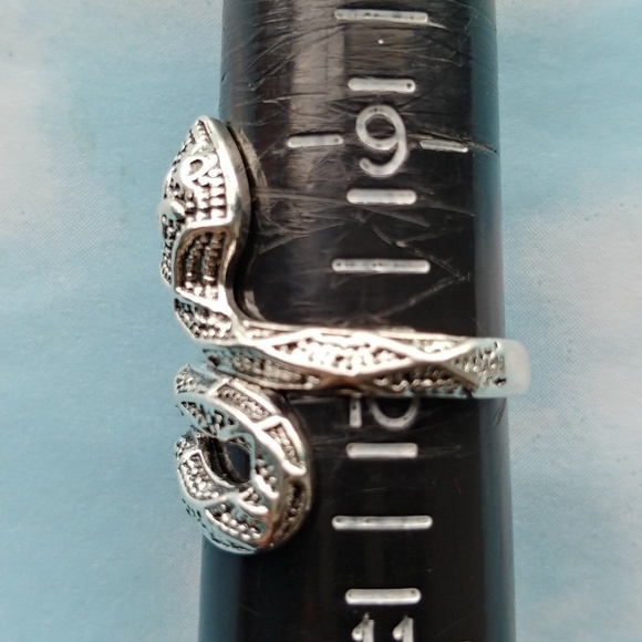 Royal 🐍 Snake Ring - Picture 3 of 4